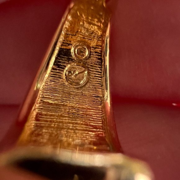 Swarovski Gold Plated Half Hoop Pierced Earrings Gold Crystals Dainty - Picture 9 of 9